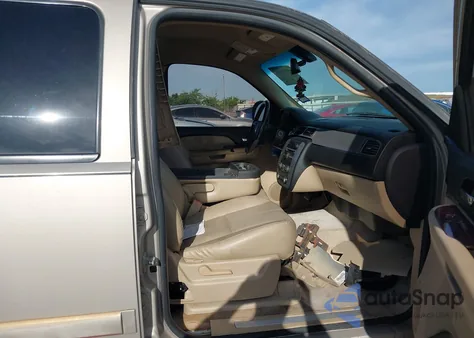 2008 Chevrolet Suburban 1500 Ls z USA, uszkodzony, nr VIN 1GNFC16J28J230577